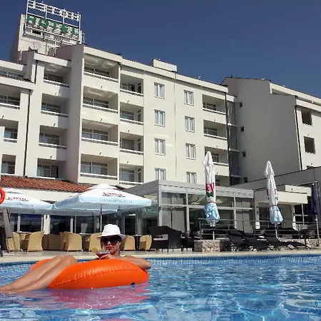 Quercus ドルヴェニク