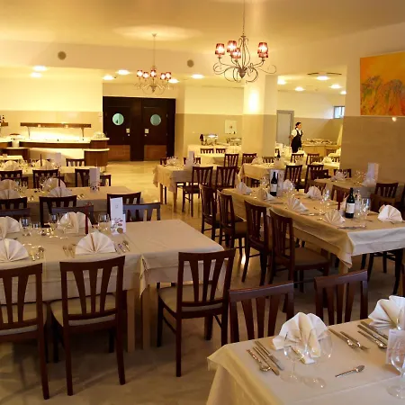 Quercus Drvenik (Split-Dalmatia)