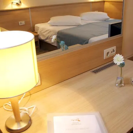 Отель Quercus Дрвеник