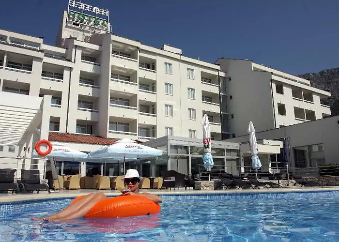 Quercus Drvenik (Split-Dalmatia)