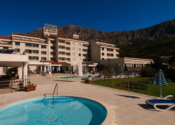 Quercus Drvenik (Split-Dalmatia)